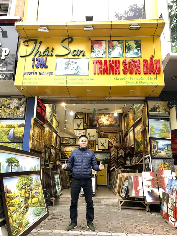 Góc trưng bày tranh bình hoa tại cơ sở 2