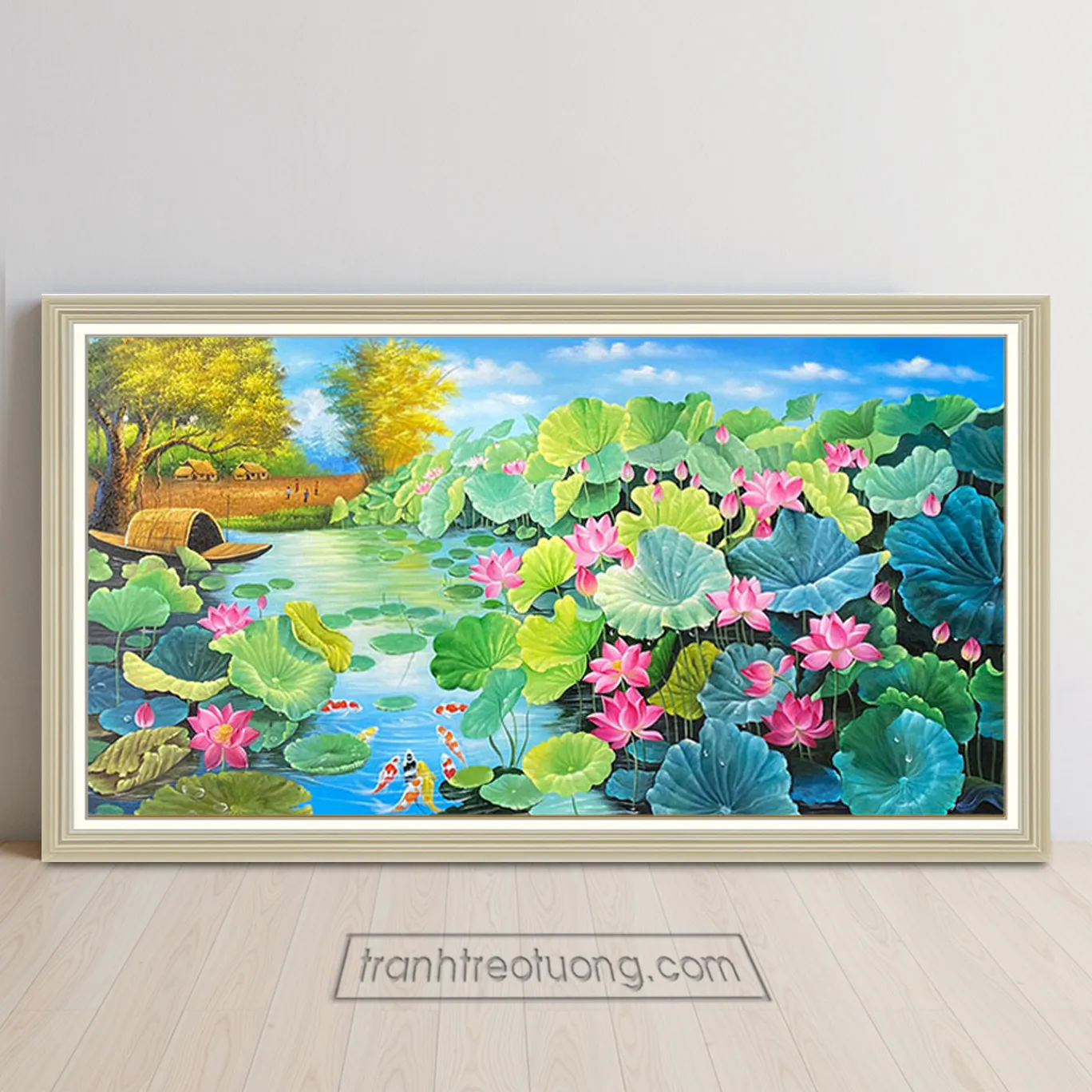 Hồ sen hồng nở rộ bên cạnh cây đa và những nếp nhà tranh đơn sơ mộc mạc