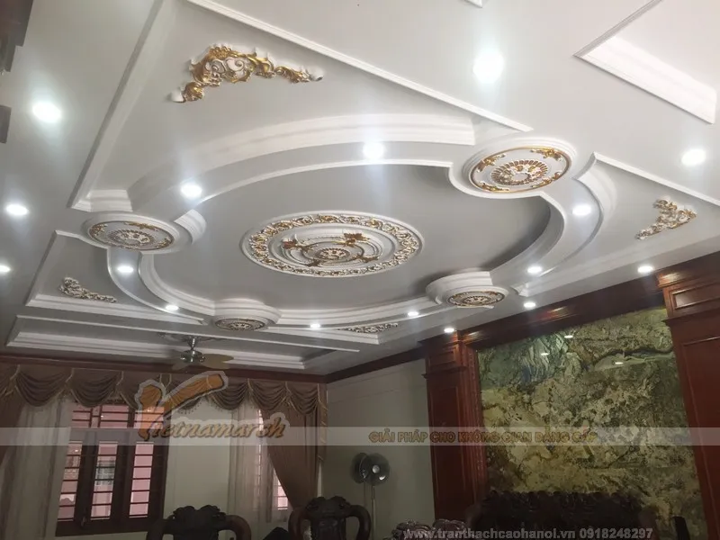 Hoàn thiện phào chỉ thạch cao trang trí tinh xảo cho biệt thự cổ điển