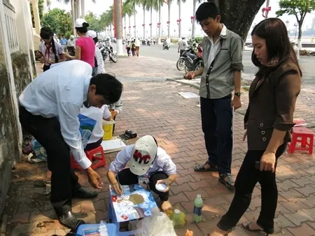 Học sinh tiểu học nô nức tham gia hội thi vẽ tranh về chủ đề biển đảo quê hương