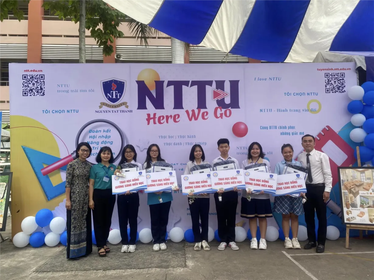 Học sinh các trường giao lưu thắt chặt tình đoàn kết