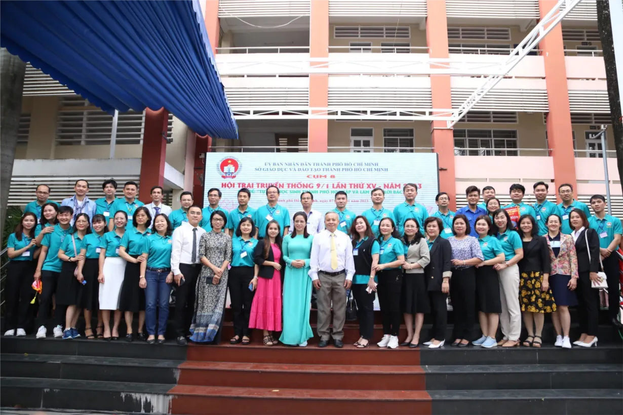 Các em học sinh chuẩn bị cho nội dung nhảy bao bố