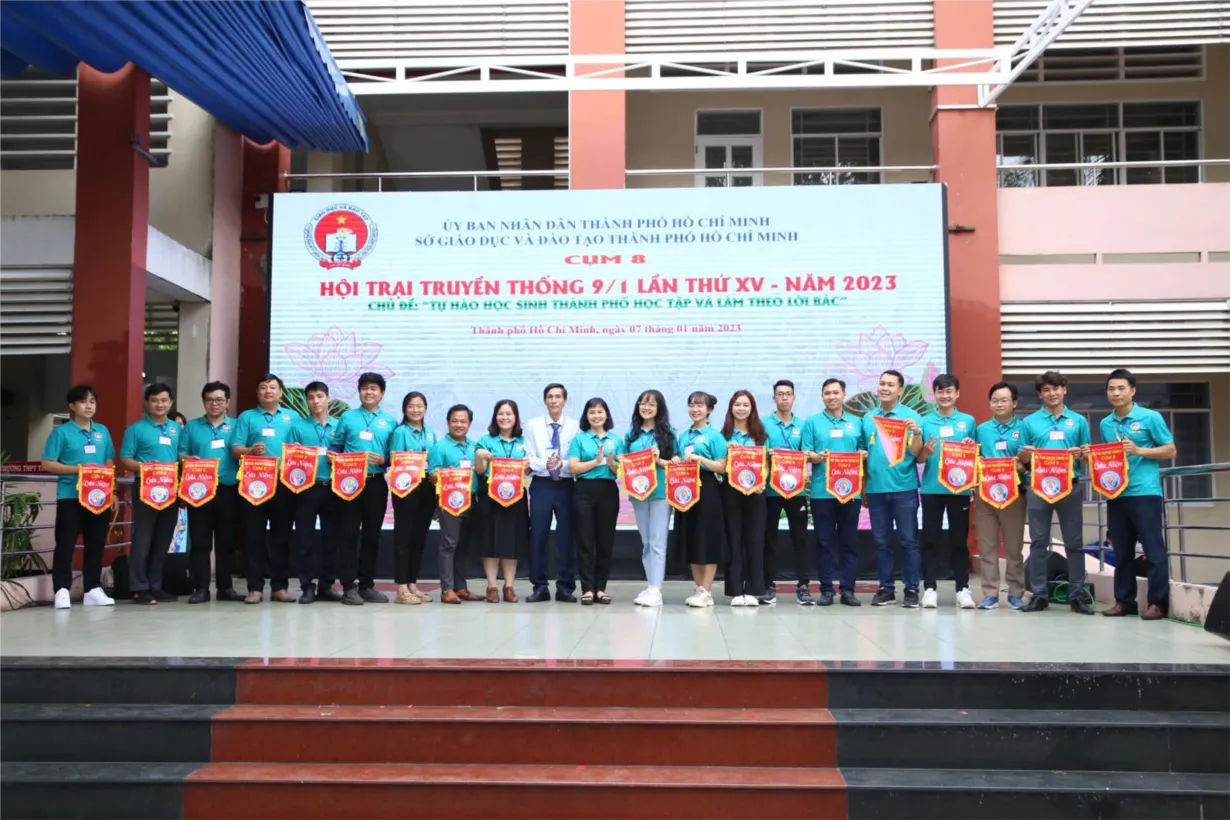 Tác phẩm vẽ tranh về chủ đề an toàn giao thông của học sinh