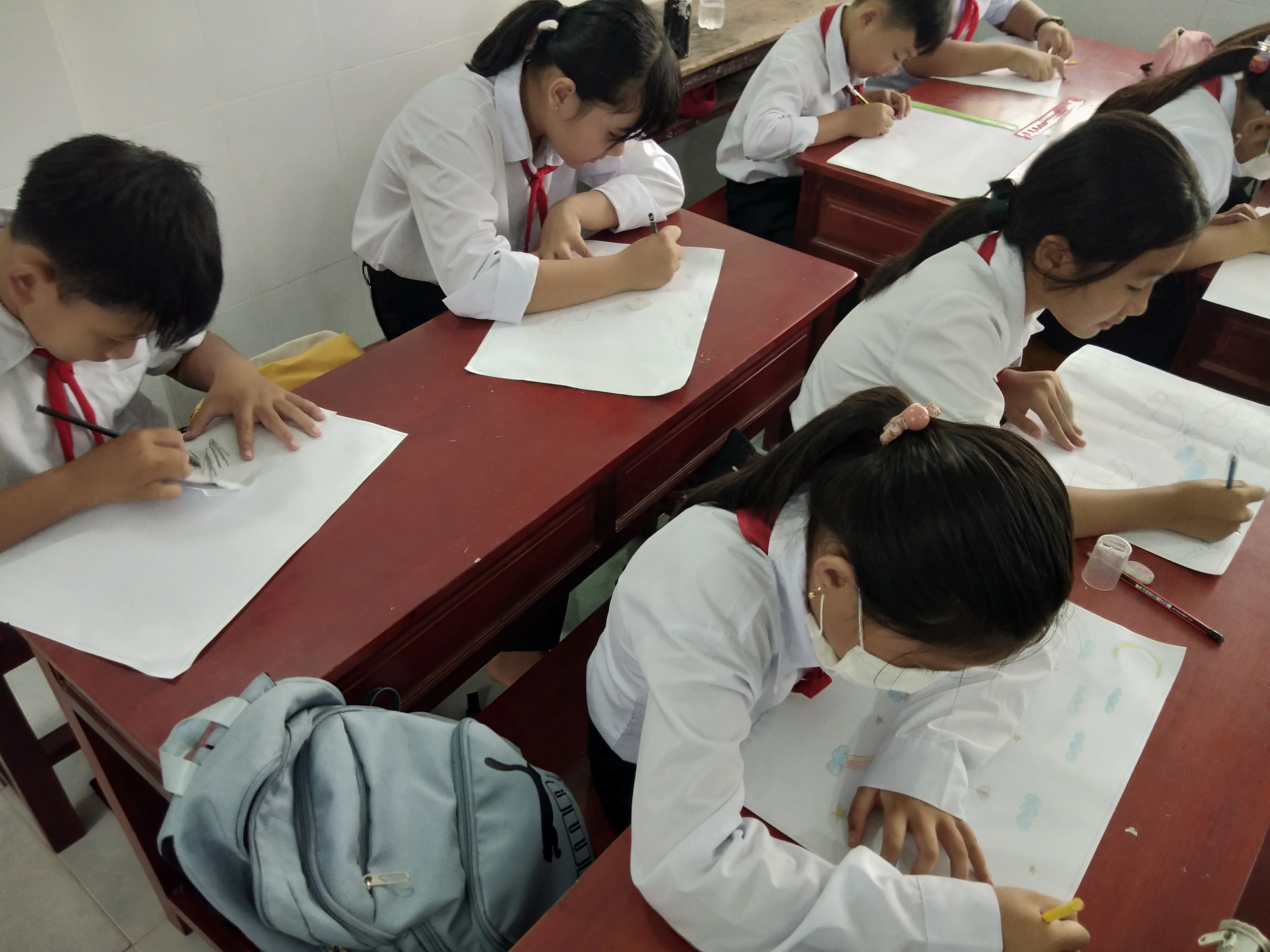 Góc quan sát thấy rõ sự đa dạng trong cách chọn đề tài của các em học sinh tiểu học