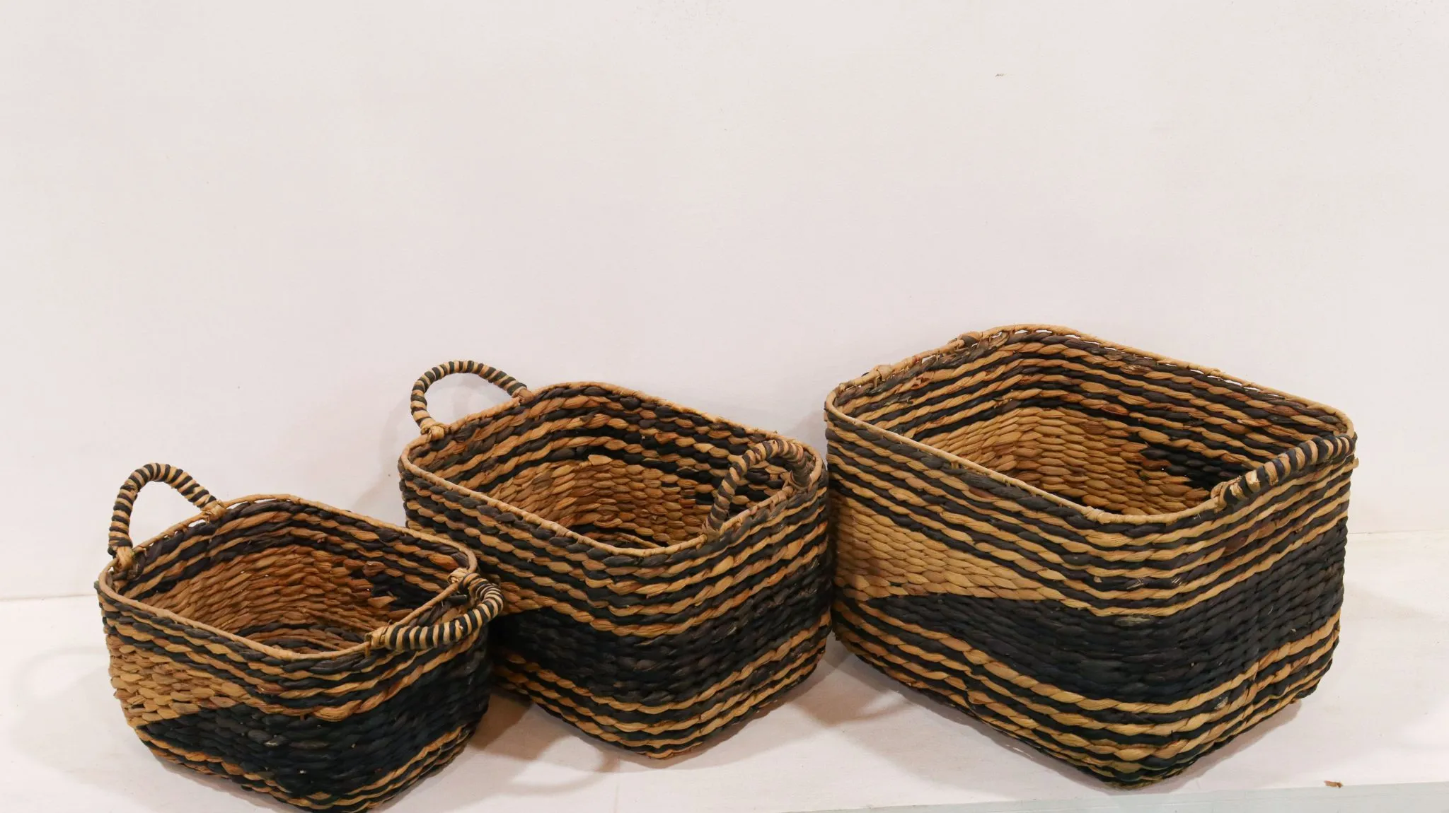 Giỏ thủ công mỹ nghệ phong cách vintage được ưa chuộng trong trang trí homestay và studio