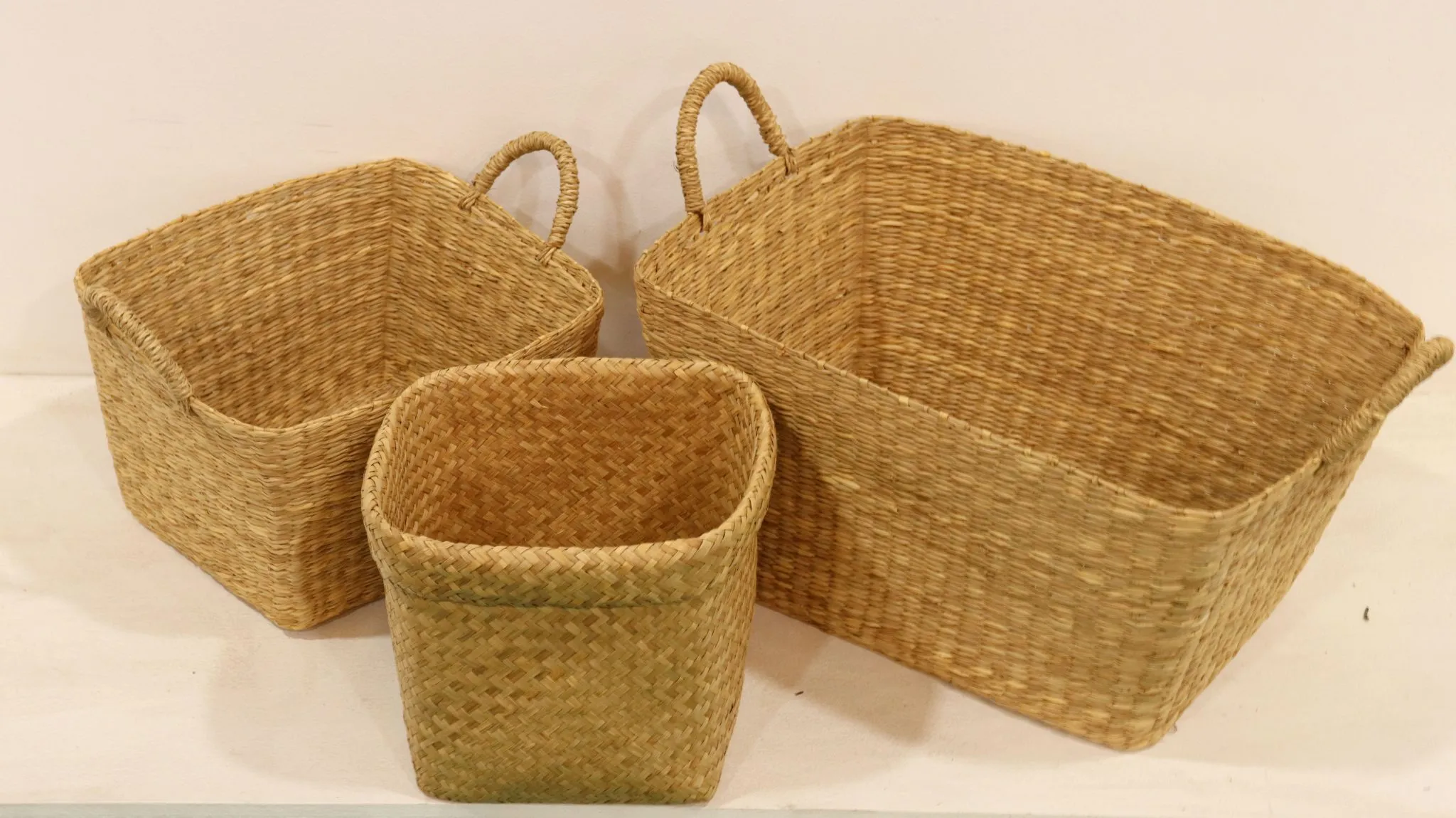 Mẫu giỏ thủ công mỹ nghệ đan tay tinh xảo bằng chất liệu mây tre tự nhiên bền bỉ