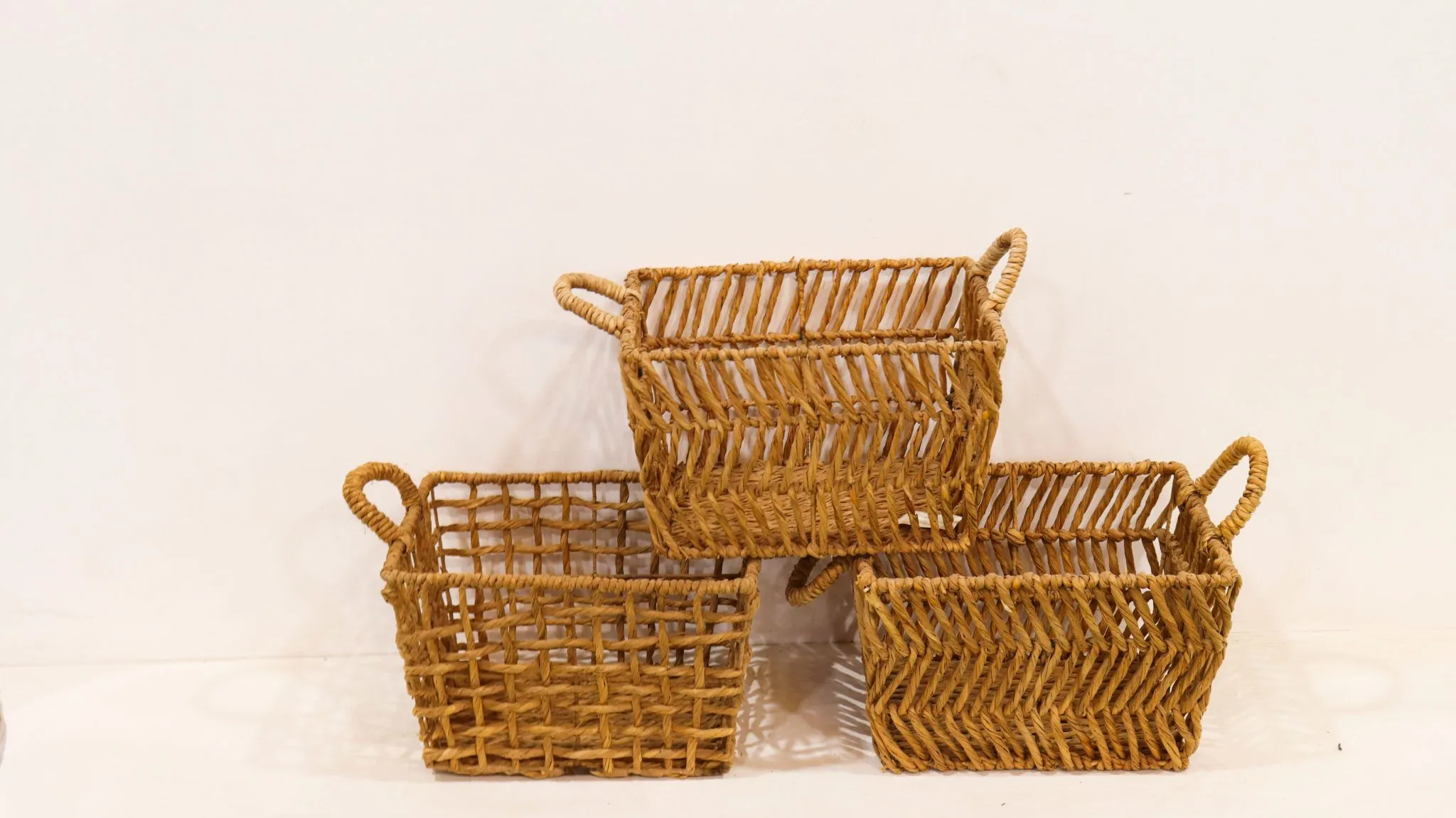 Sử dụng giỏ thủ công mỹ nghệ để trang trí không gian sống tạo cảm giác gần gũi với thiên nhiên