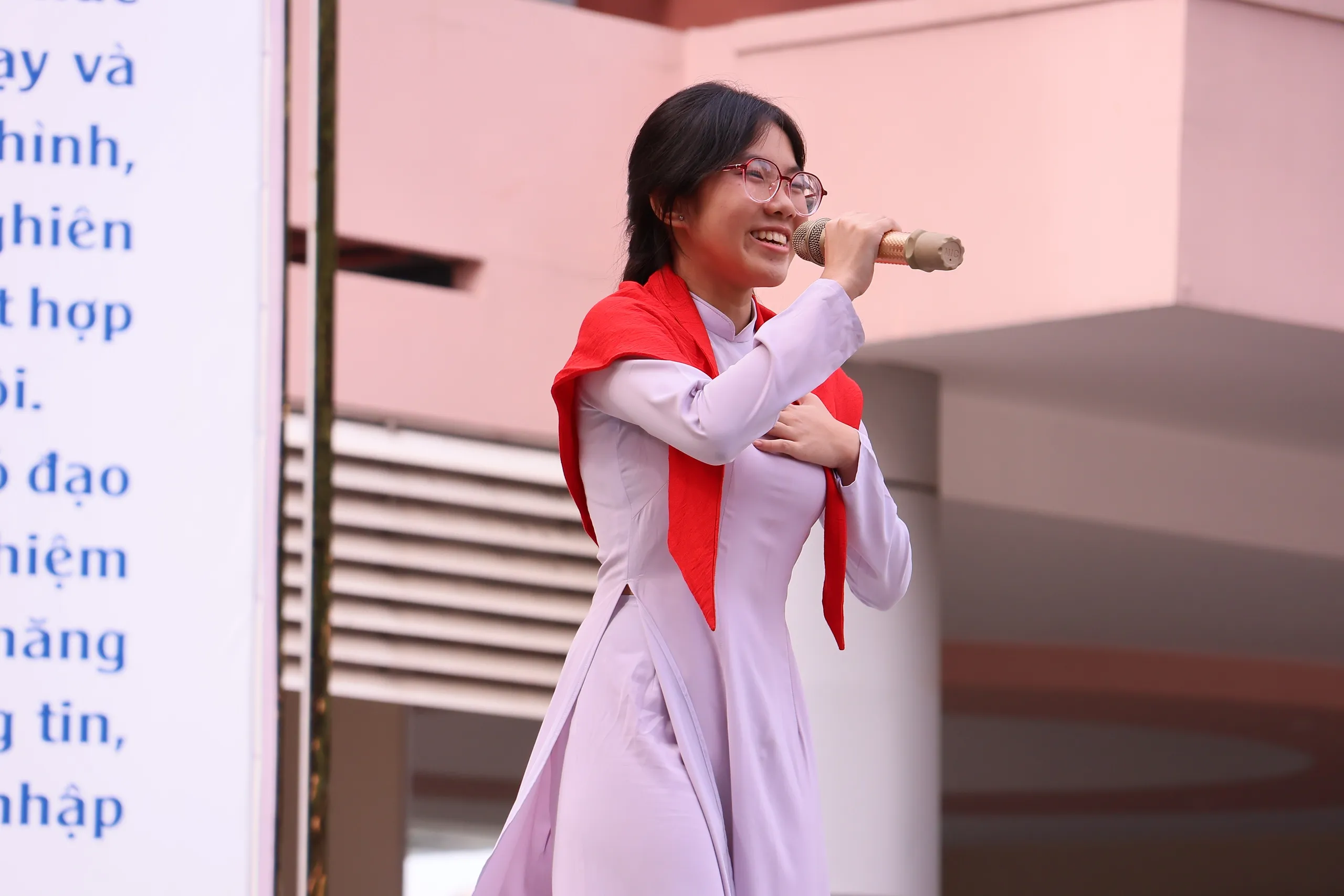 Sự kết hợp giữa diễn xuất và âm nhạc trong phần thi của học sinh