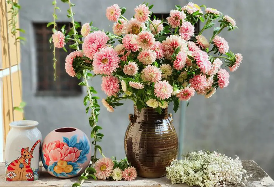Hoàn thiện không gian sống với mẫu bình hoa gốm sứ đẹp