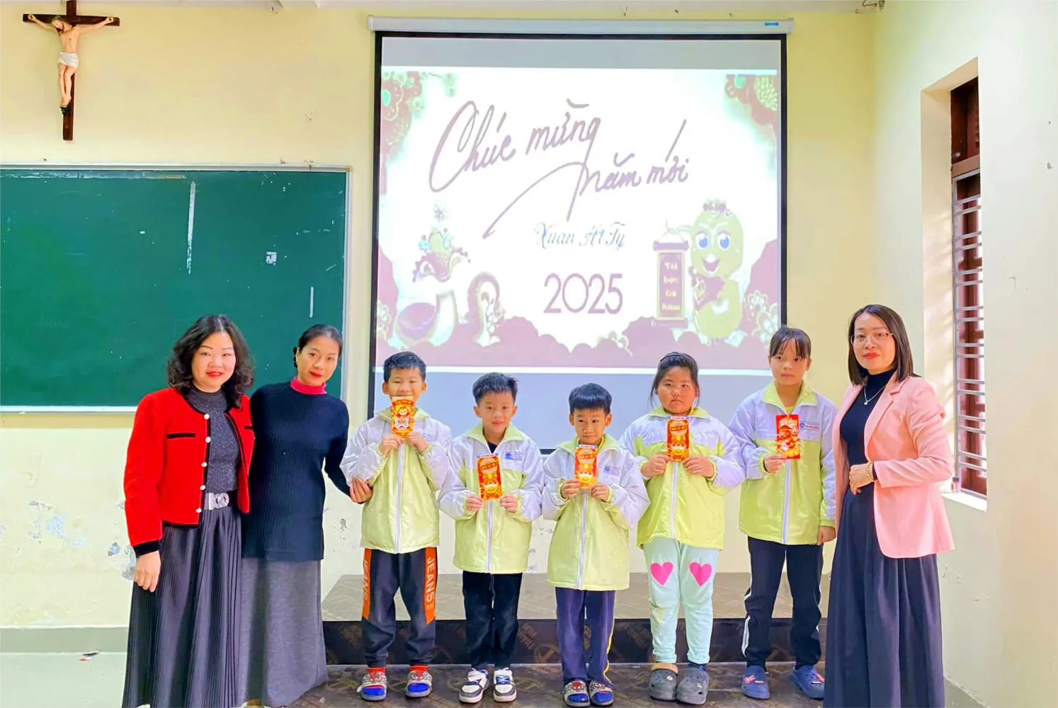 Kết thúc chuỗi hoạt động đội mũ xinh bảo vệ chúng mình vẽ tranh đầy ý nghĩa