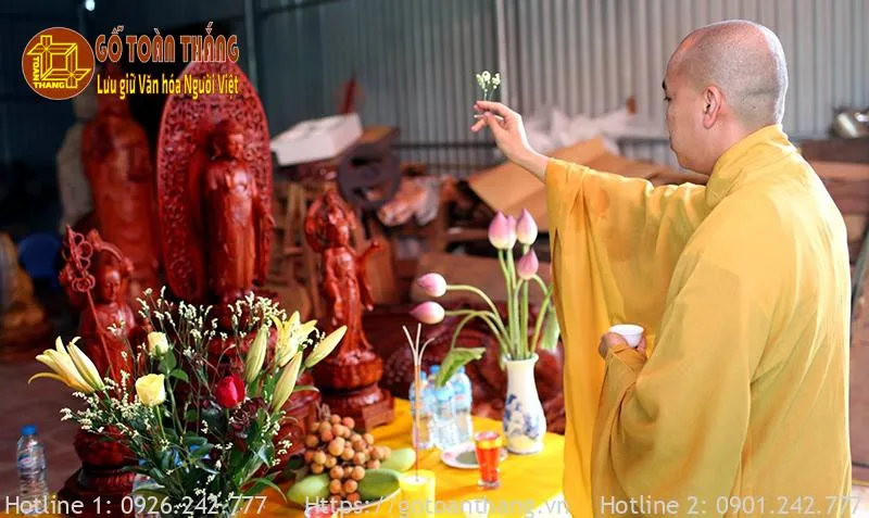 Quá trình khai quang điểm nhãn có thể nhờ Sư Thầy hoặc tự làm tại nhà