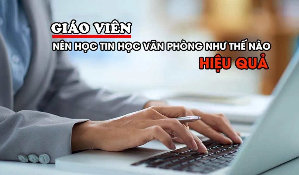Phòng tin học với bố cục màu sắc hài hòa, ánh sáng tự nhiên và cây xanh trang trí