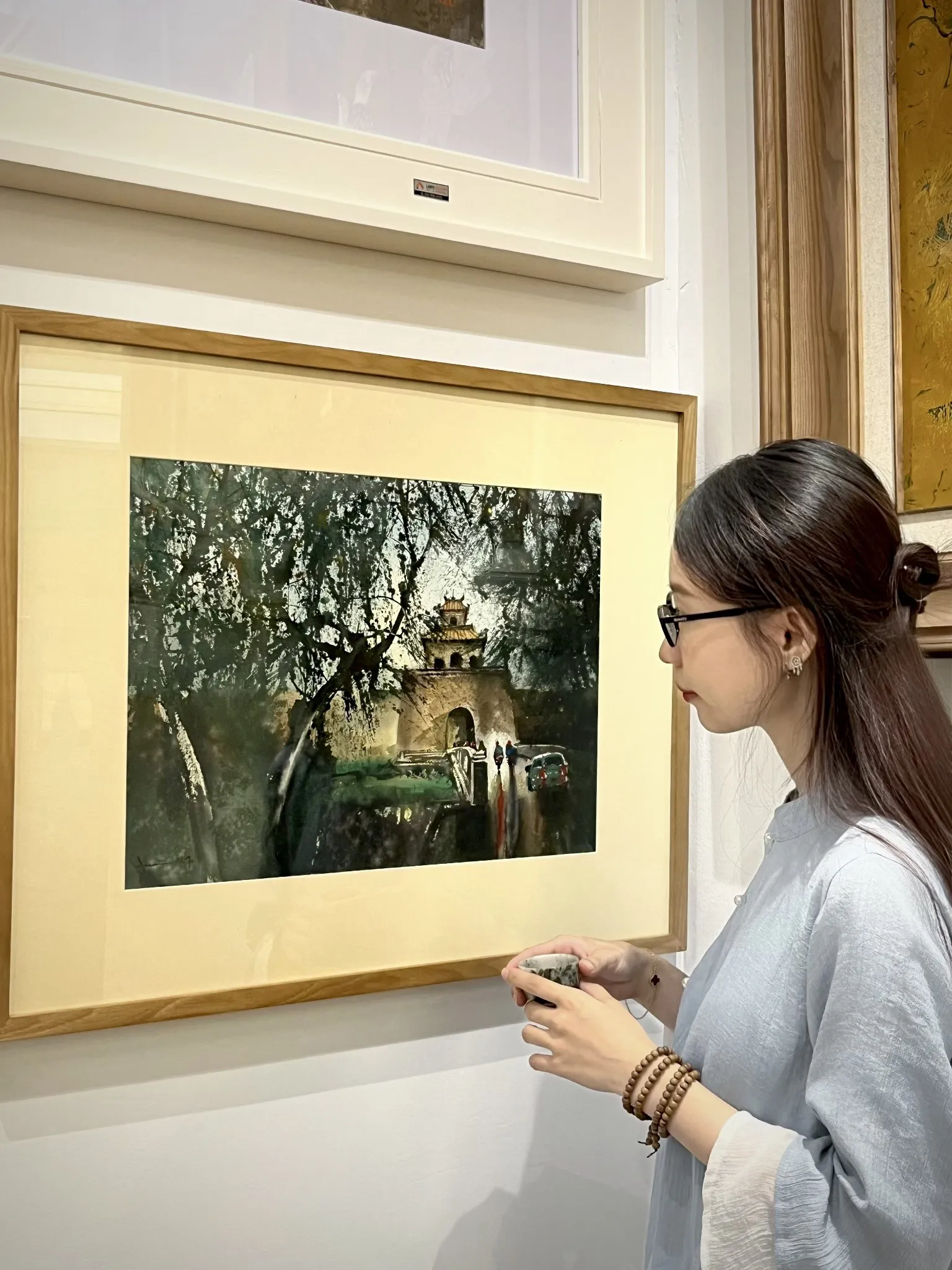 Không gian trưng bày nghệ thuật tranh màu nước và thạch cao