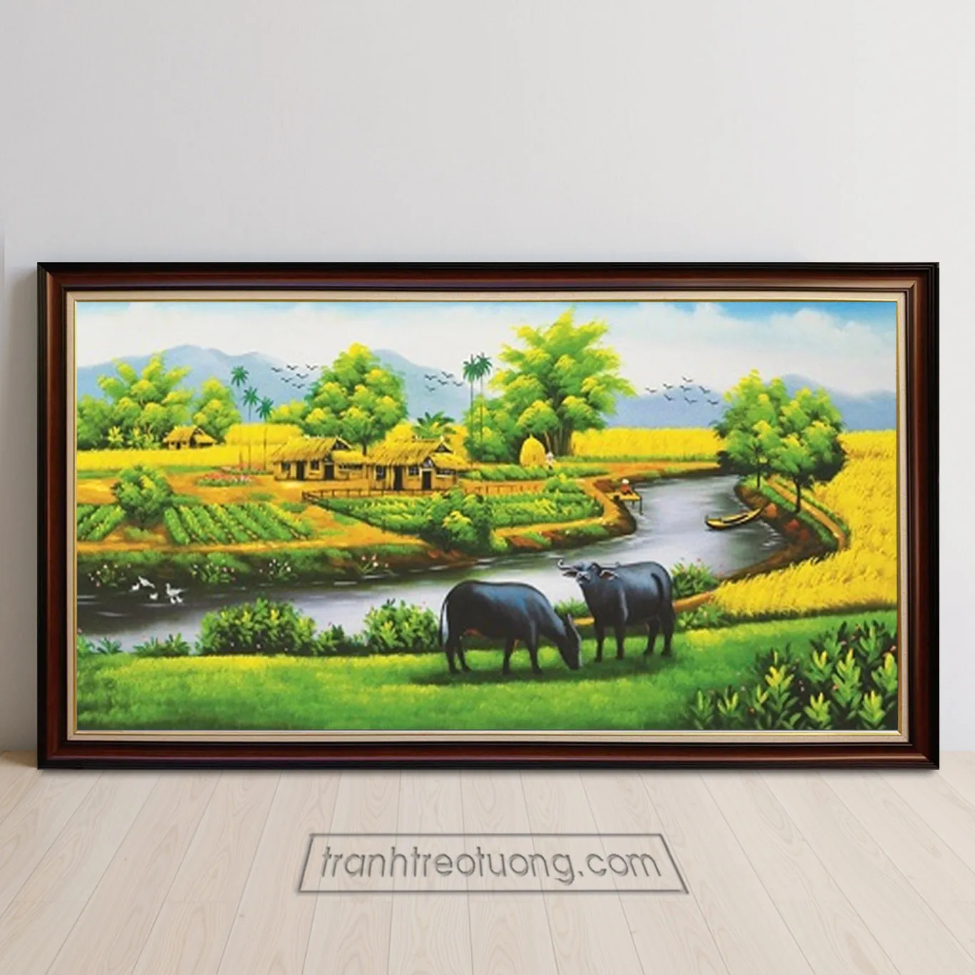 Khung cảnh đồng quê yên bình với hình ảnh con trâu gặm cỏ bên cánh đồng lúa chín