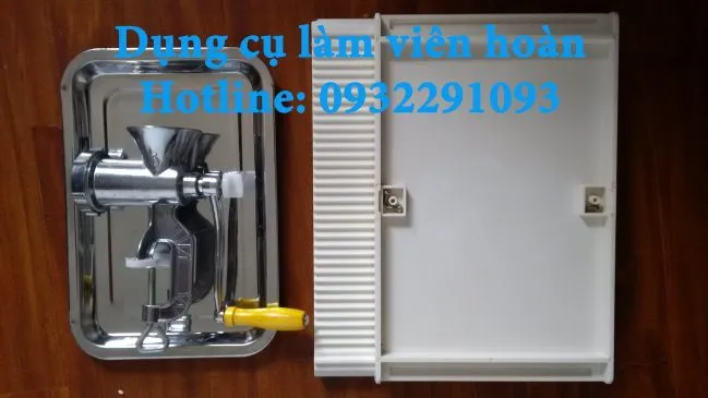 Dụng cụ làm viên hoàn thủ công đang được sử dụng