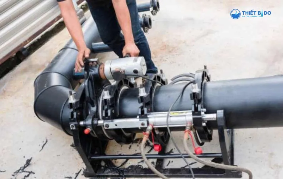 Kiểm tra đồng hồ nước định kỳ để phát hiện rò rỉ