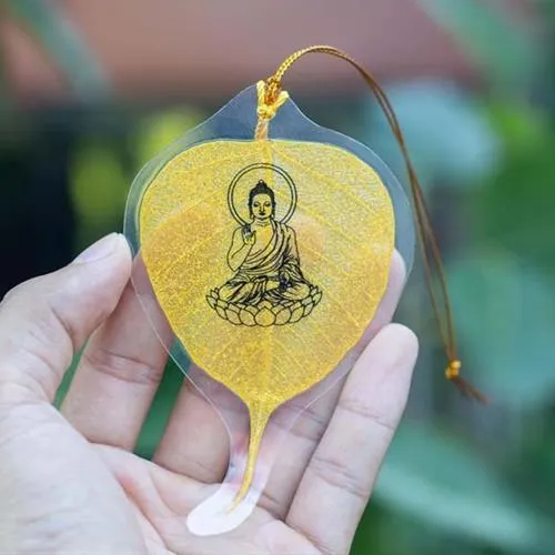 Lá bồ đề phong thủy in hình đức Phật Thích Ca Mâu Ni