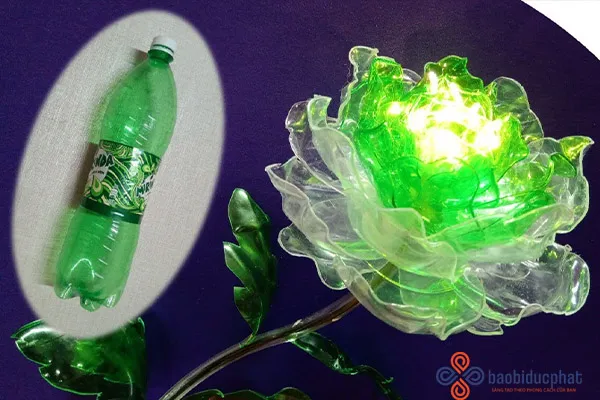 Hoa trang trí làm từ nhựa trong suốt cực đẹp