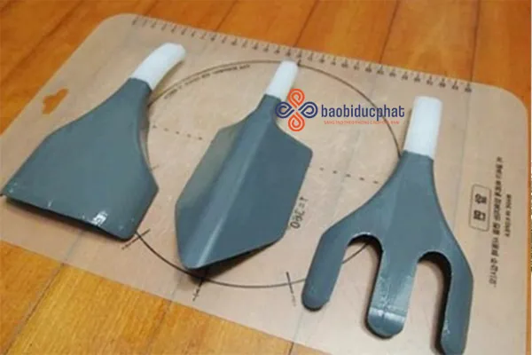 Xẻng làm vườn mini tái chế từ can nhựa