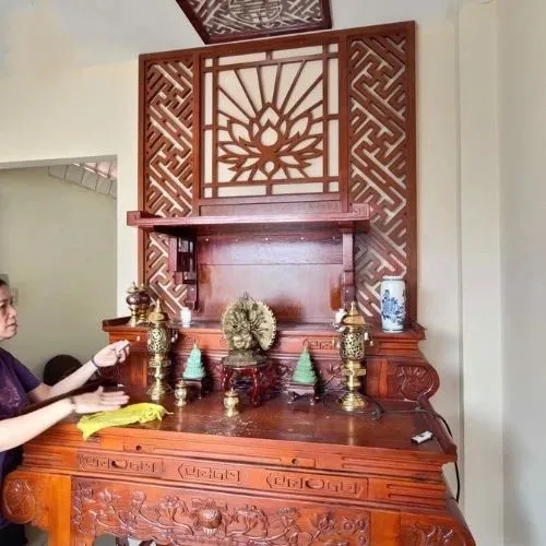 Quy trình lau chùi tượng Phật đúng cách giúp duy trì vẻ sáng bóng và linh thiêng