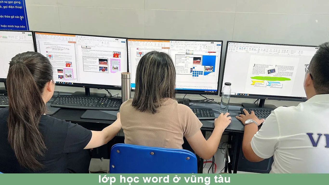 Bàn làm việc được sắp xếp gọn gàng với đồ dùng học tập