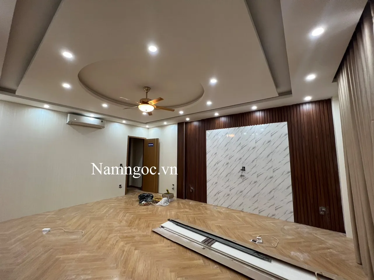 Trần thạch cao hình vuông 35m2