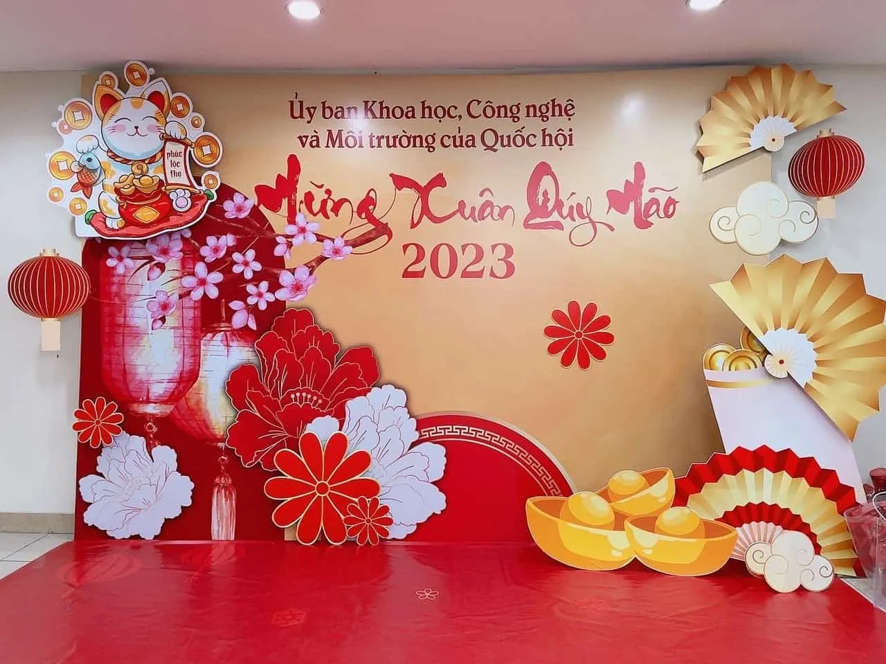 Mẫu trang trí tết sảnh trường đại học