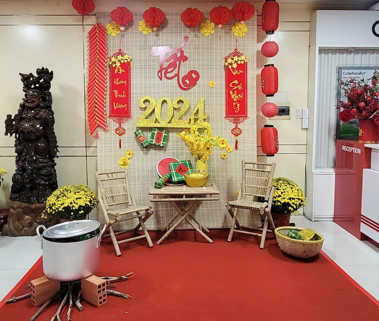 Màn hình tre Tết 2026 trong văn phòng