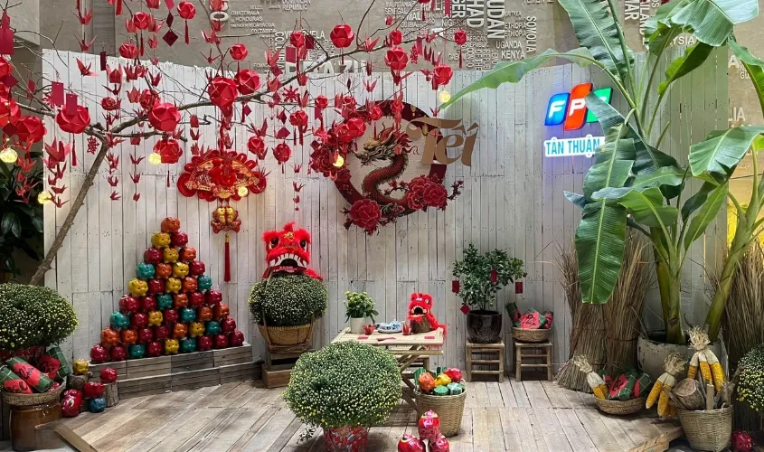 Mẫu trang trí tết góc Công ty