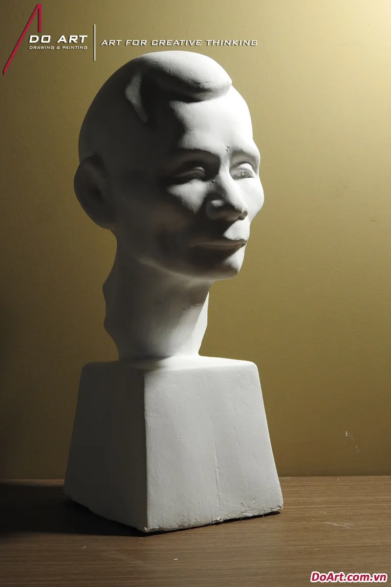 Mẫu tượng ông già móm thạch cao với các nếp nhăn chi tiết