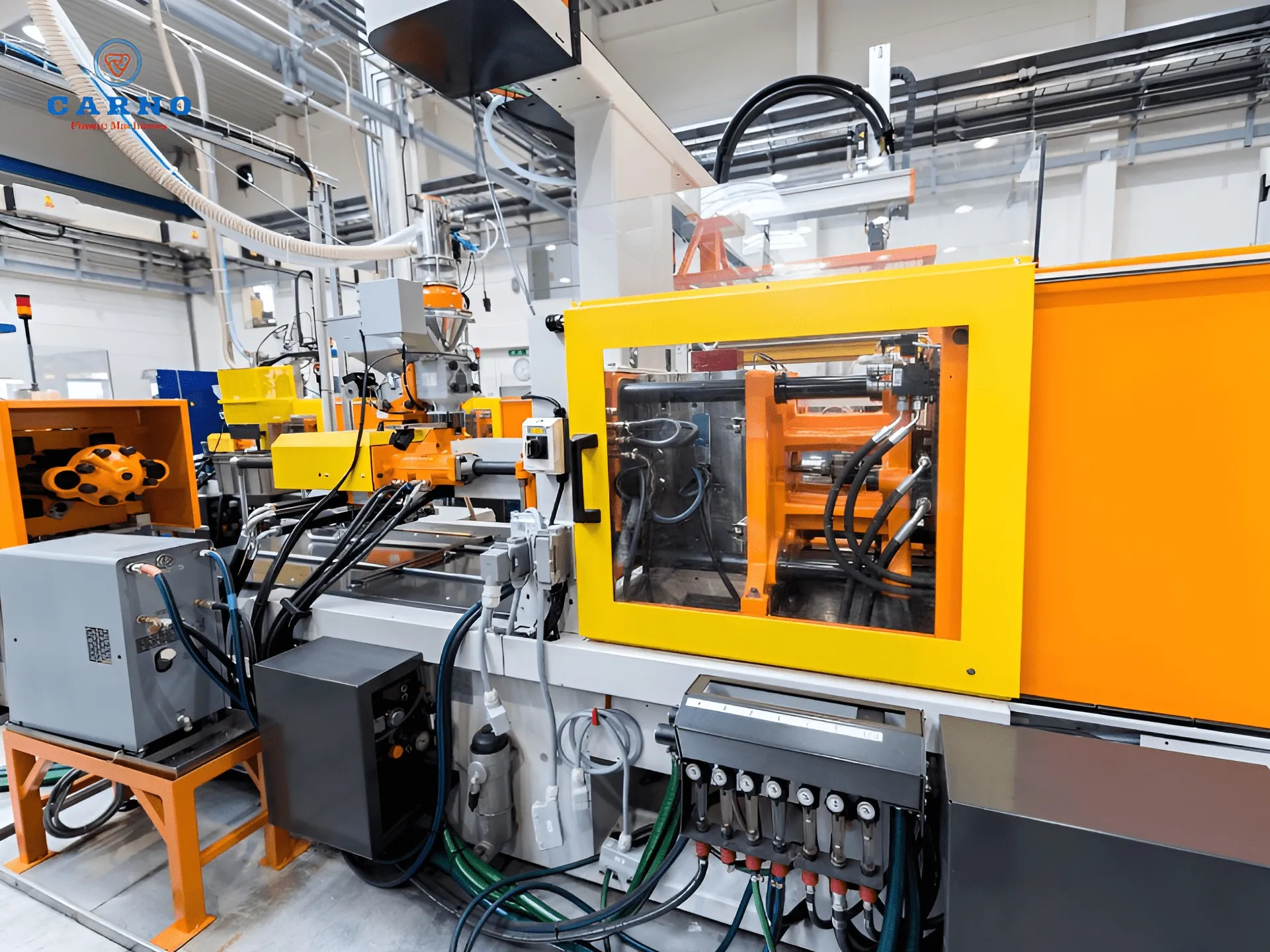 Máy ép nhựa định hình các chi tiết nhân vật hoạt hình