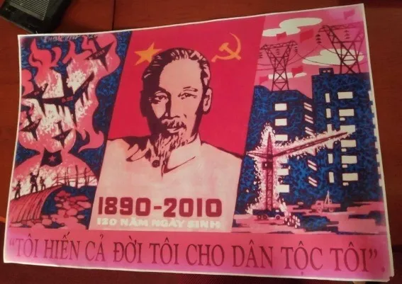 Tranh cổ động Tôi Hiến Cả Đời Tôi Cho Dân Tộc Tôi, thể hiện tinh thần cống hiến của Bác Hồ