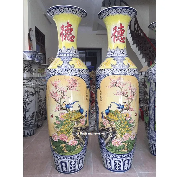 Lọ tỳ bà vẽ lý ngư vọng nguyệt men lam gốm sứ Bát Tràng News cao cấp