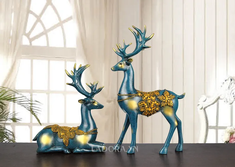 Cặp hươu tài lộc trang trí kệ tivi phòng khách