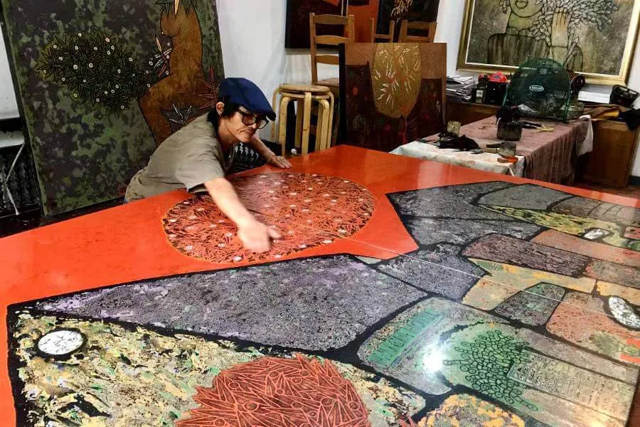 Nguyên liệu sơn ta và vỏ trứng dùng trong nghệ thuật sơn mài