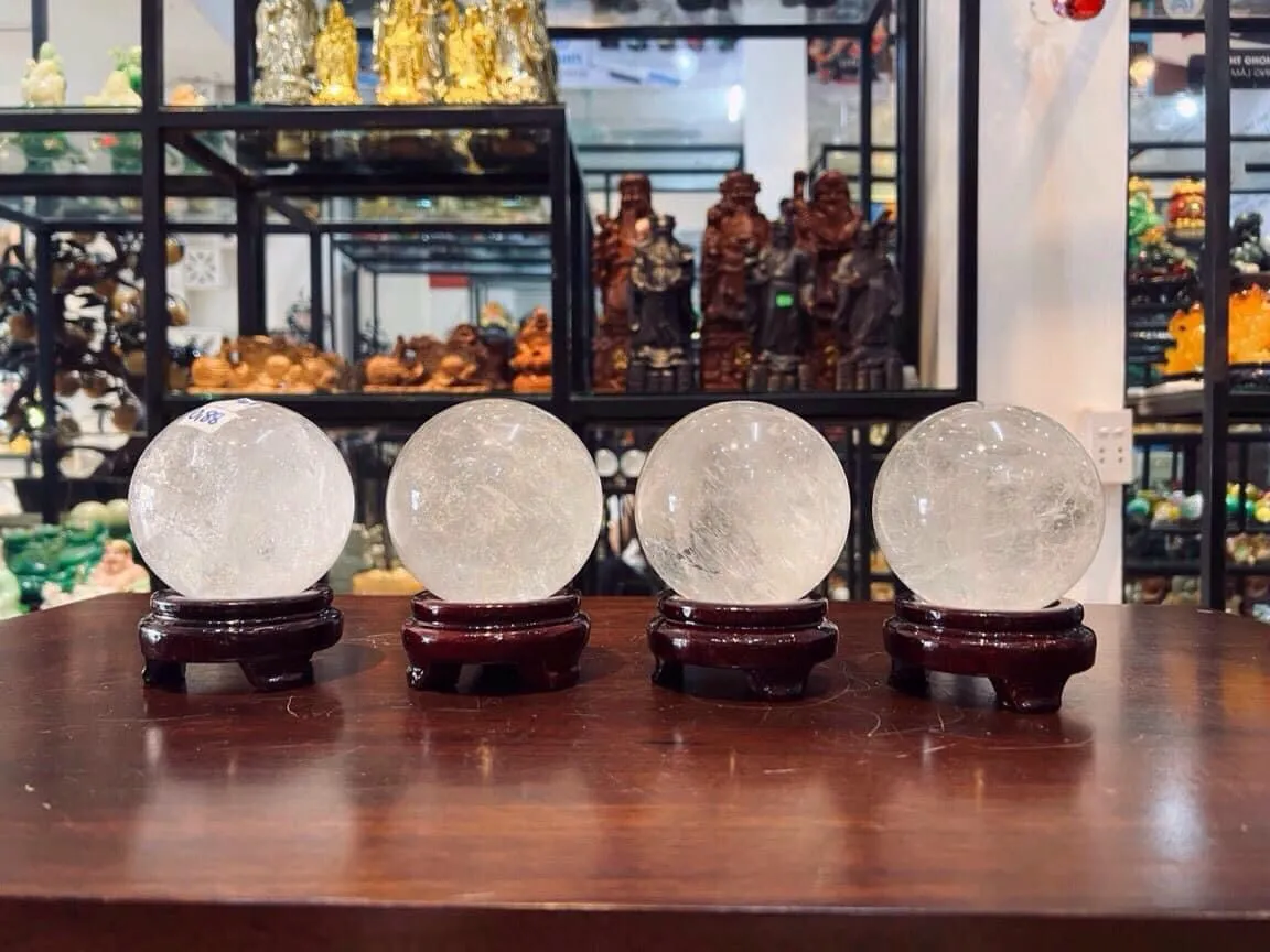 trang trí bàn làm việc mệnh hỏa