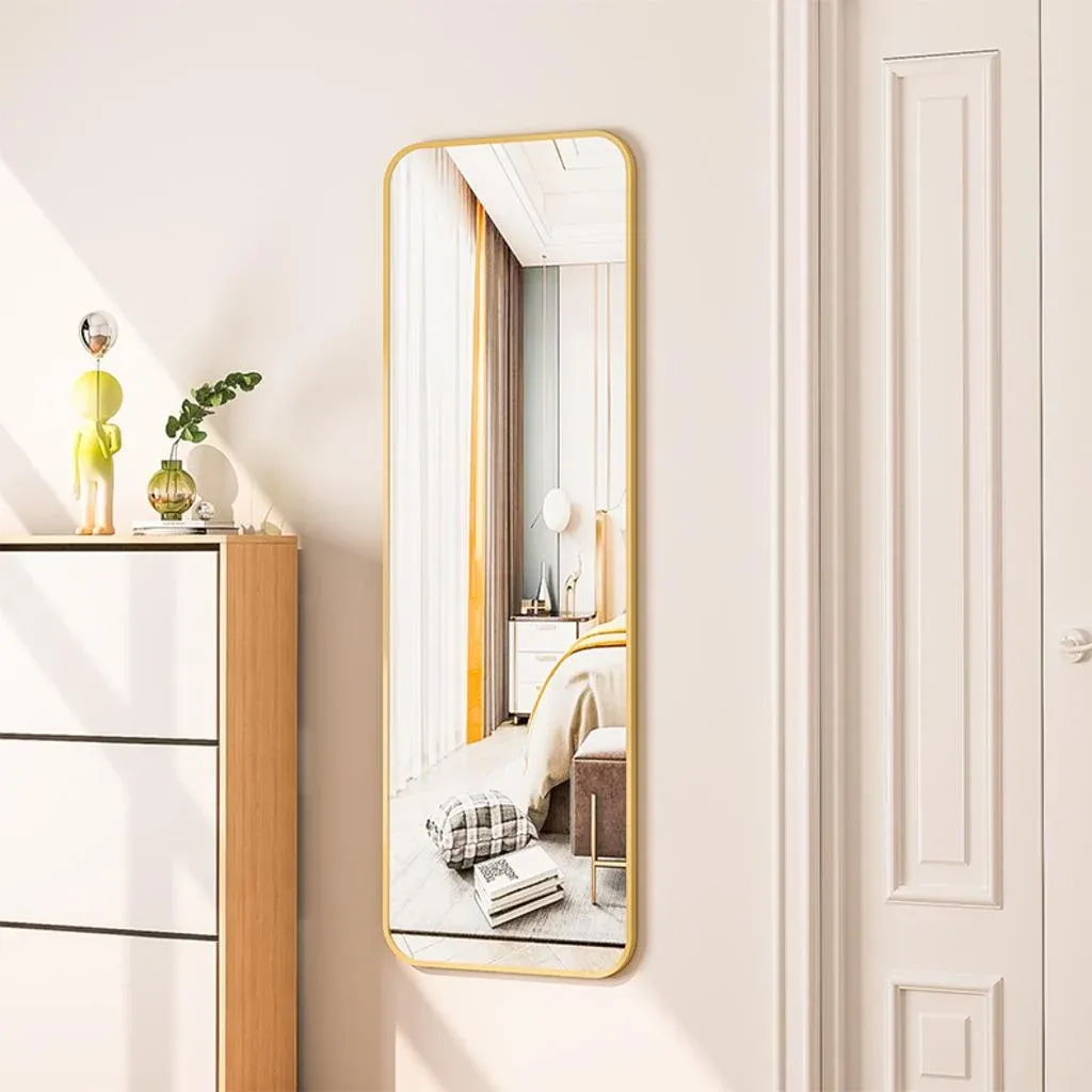 Gương đối diện cửa chính