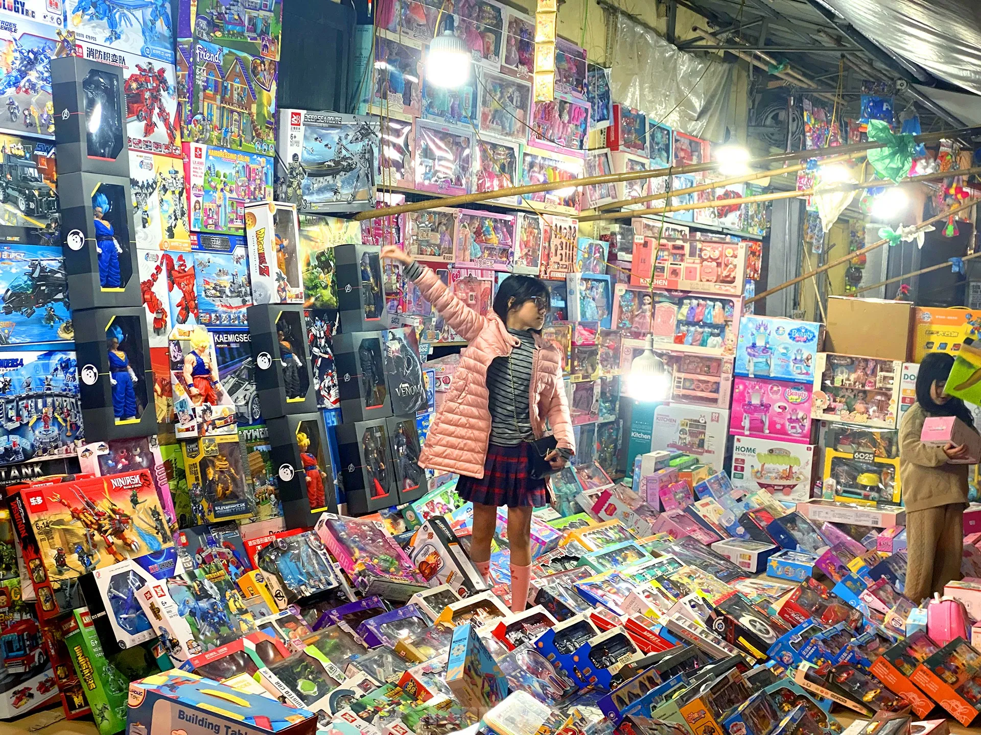 Đồ chơi cao cấp và đồ chơi trí tuệ có giá từ 700 nghìn đến khoảng 2 triệu đồng