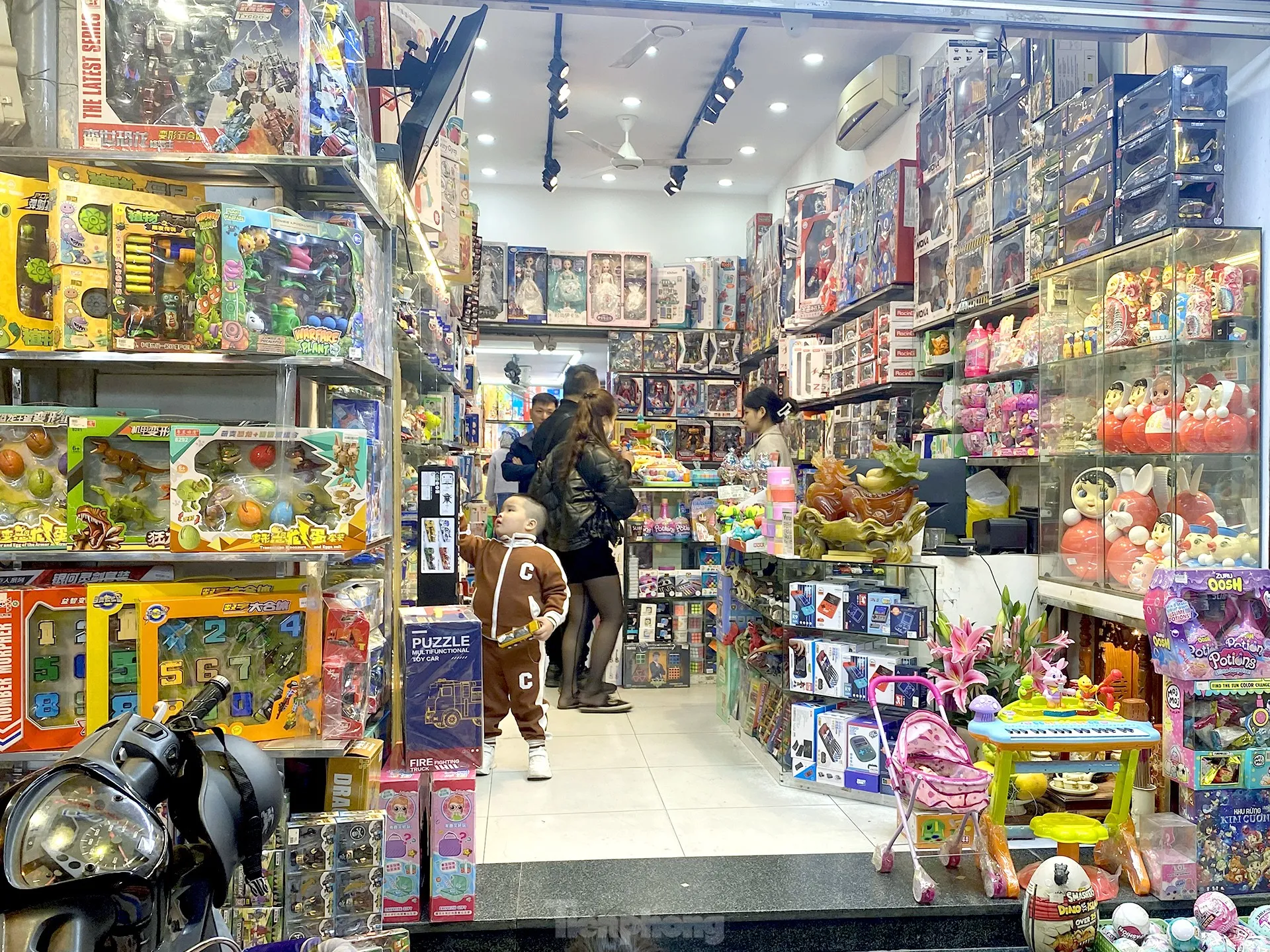 Các loại xếp hình, robot, búp bê là những món đồ chơi được ưa chuộng nhất