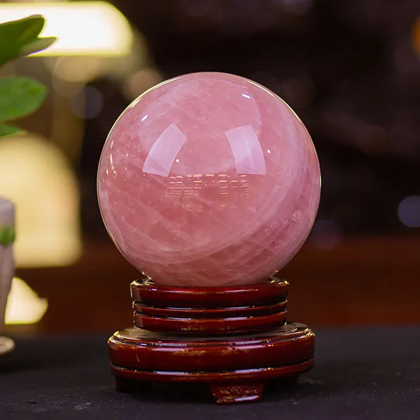 Quả cầu thạch anh Hồng giúp hỗ trợ các mối quan hệ trong gia đình cũng như trong sự nghiệp