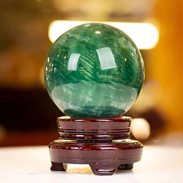 Quả cầu thạch anh xanh giúp thu hút tiền tài, tài lộc sinh sôi, triệt tiêu những năng lượng tiêu cực