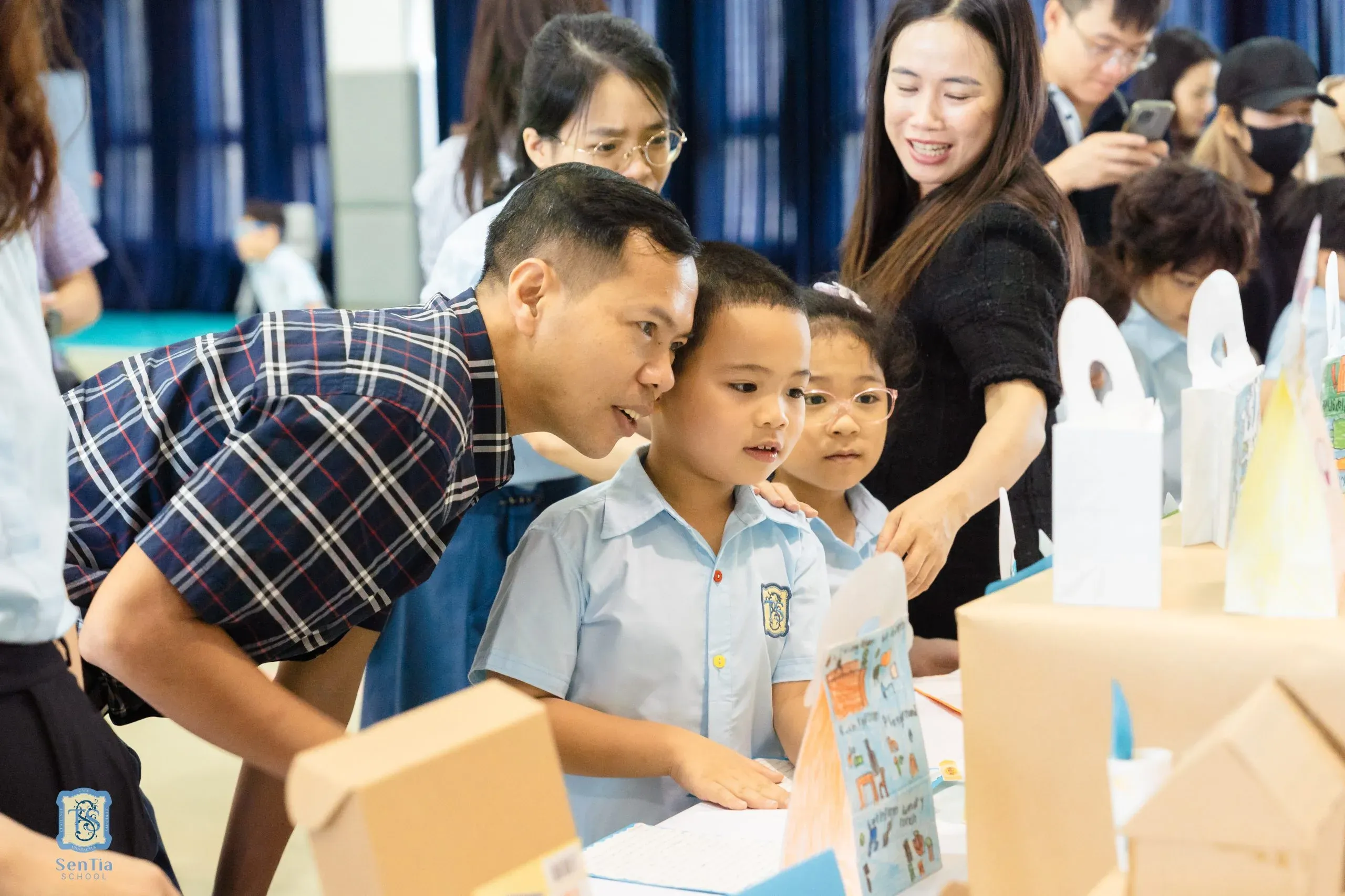 Mô hình thuyền chạy bằng dây thun giúp học về lực đàn hồi