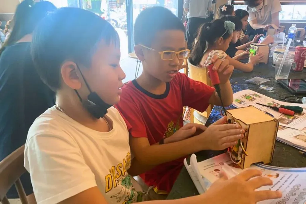 Dự án cảm biến ánh sáng thông minh cho học sinh tiểu học