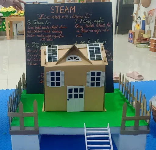 Thiết kế mô hình nhà chống bão từ bìa cứng và que gỗ
