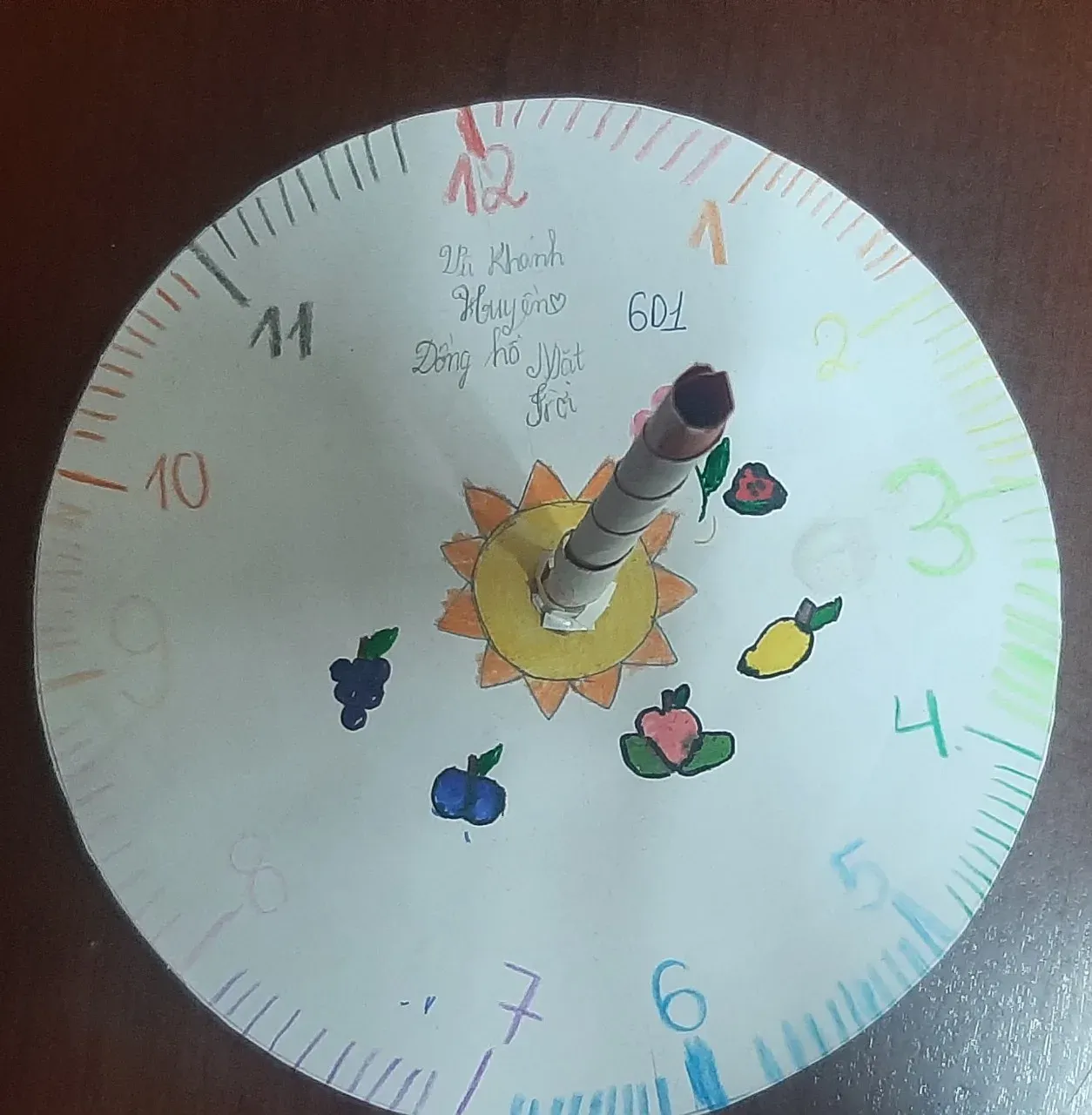 Cách làm đồng hồ mặt trời đơn giản cho học sinh lớp 5