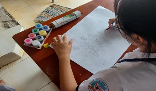 Sự phối hợp ăn ý giữa các thành viên giúp bức tranh nhanh chóng hoàn thiện