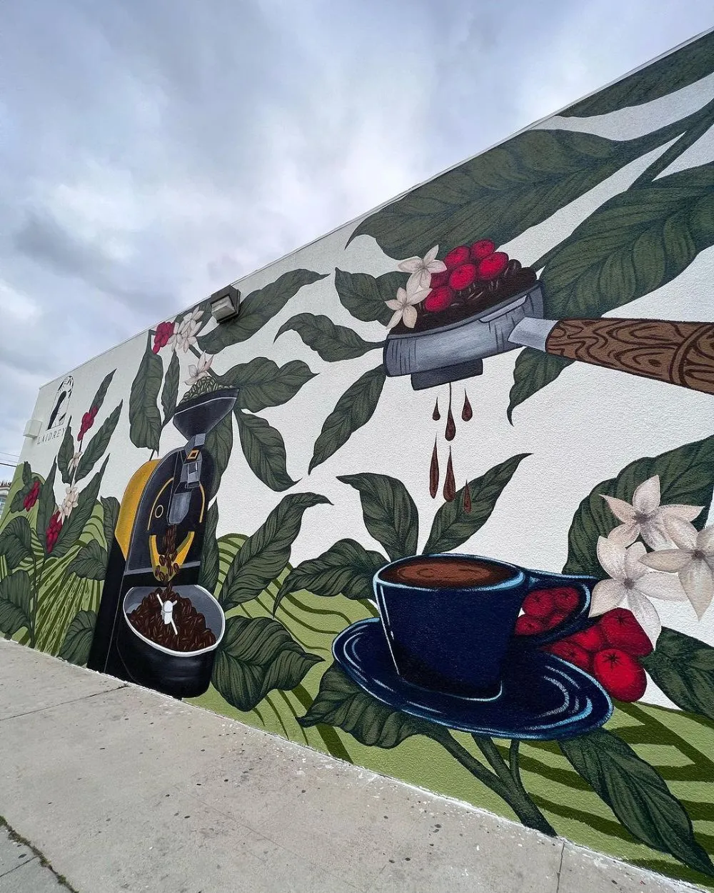 Sự sáng tạo không giới hạn trong việc kết hợp tranh tường và vật liệu decor