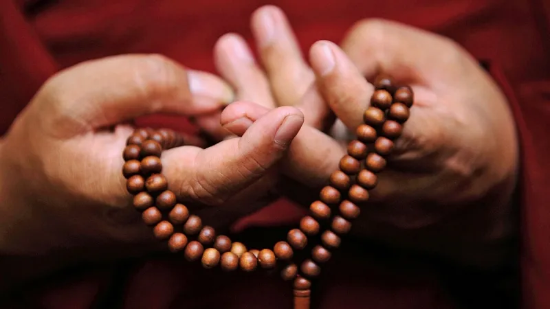 Đeo vòng phong thủy đúng tay giúp tối ưu năng lượng