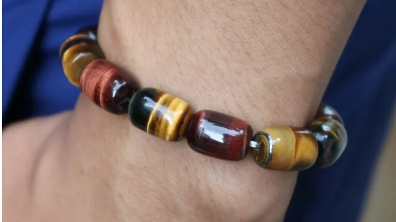 Đeo vòng tay trái khi muốn thu hút may mắn và cơ hội