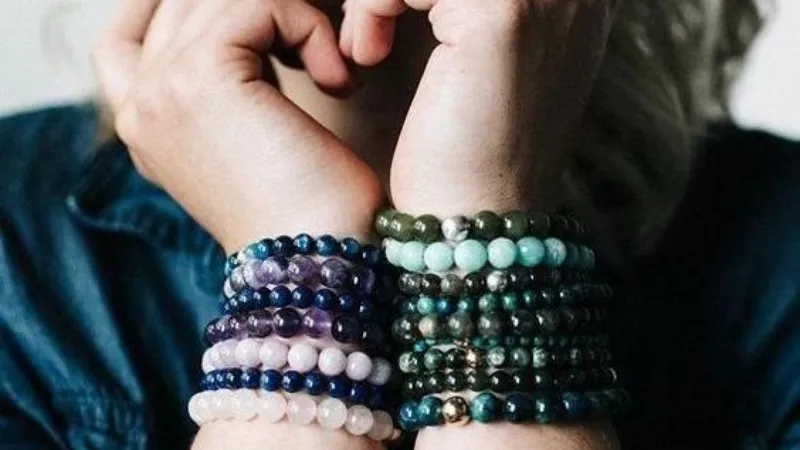 Không nên đeo vòng cả hai tay